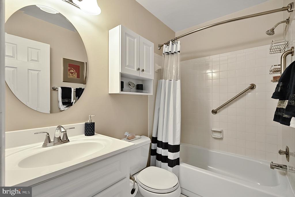 8218 CEDAR LANDING COURT