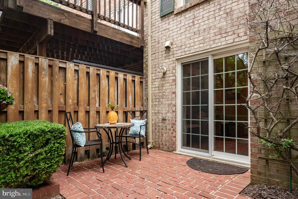 8218 CEDAR LANDING COURT