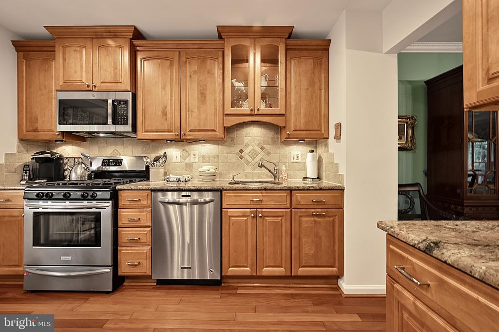 8218 CEDAR LANDING COURT