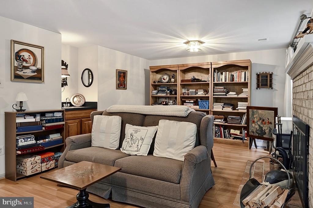 8218 CEDAR LANDING COURT
