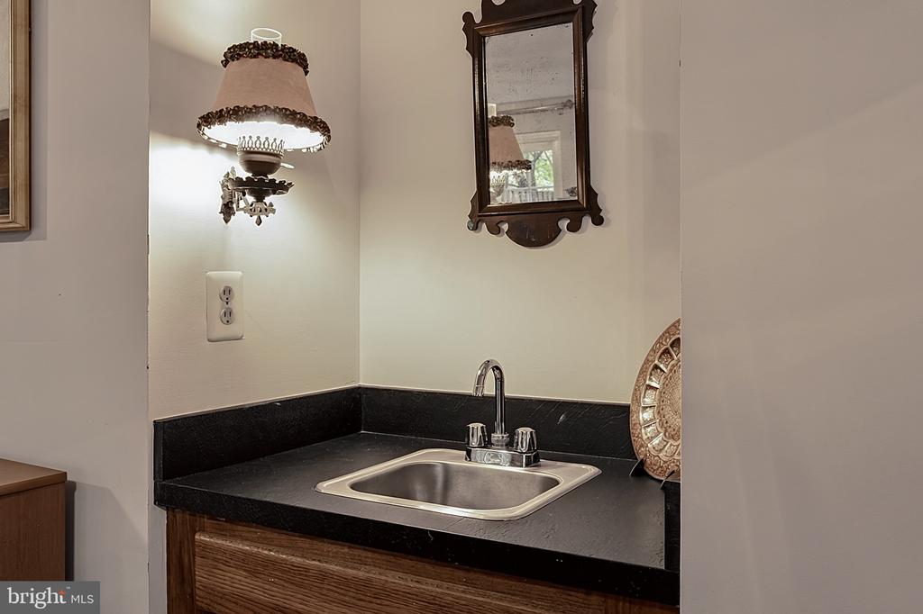 8218 CEDAR LANDING COURT