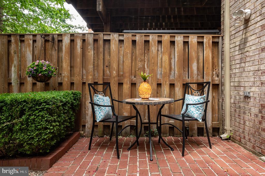 8218 CEDAR LANDING COURT