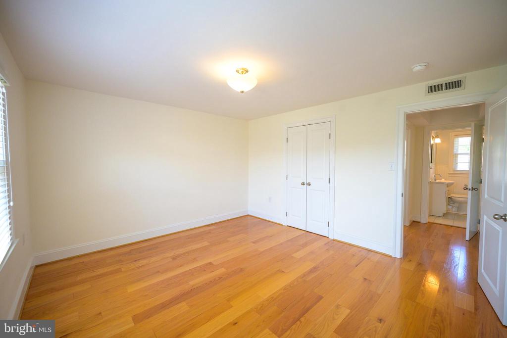 6609 10TH STREET Unit: C1