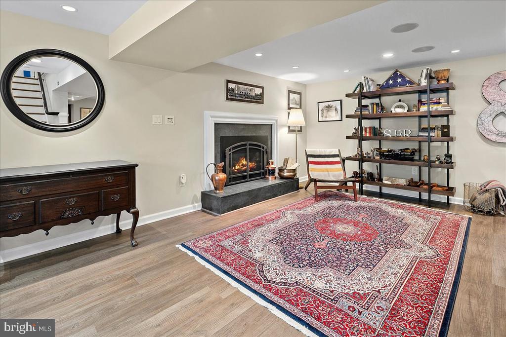 4429 NEPTUNE DRIVE