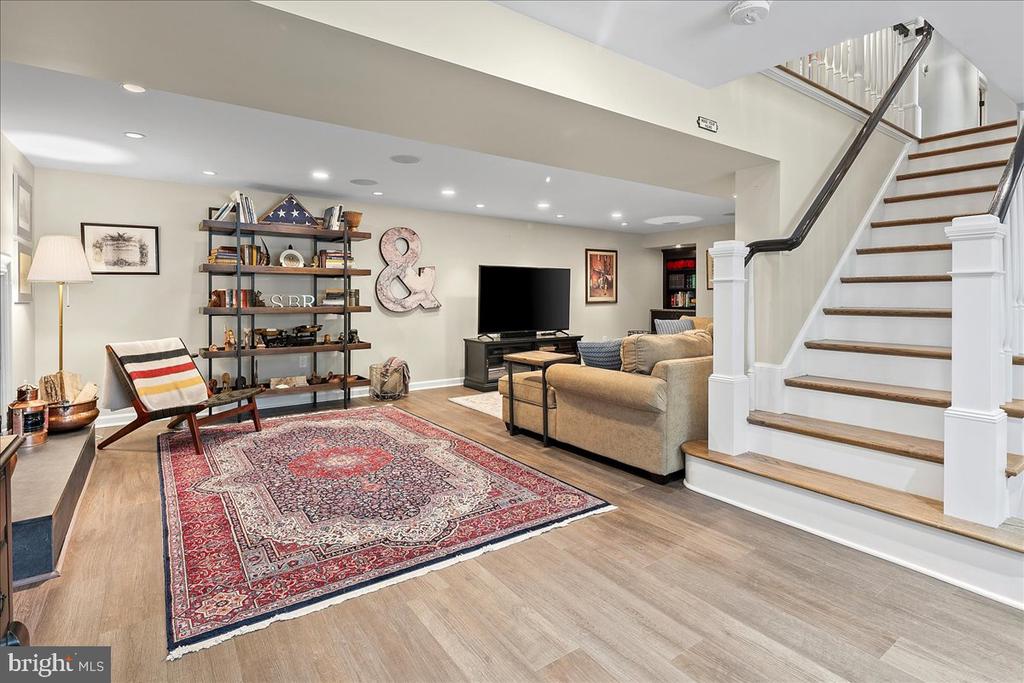 4429 NEPTUNE DRIVE