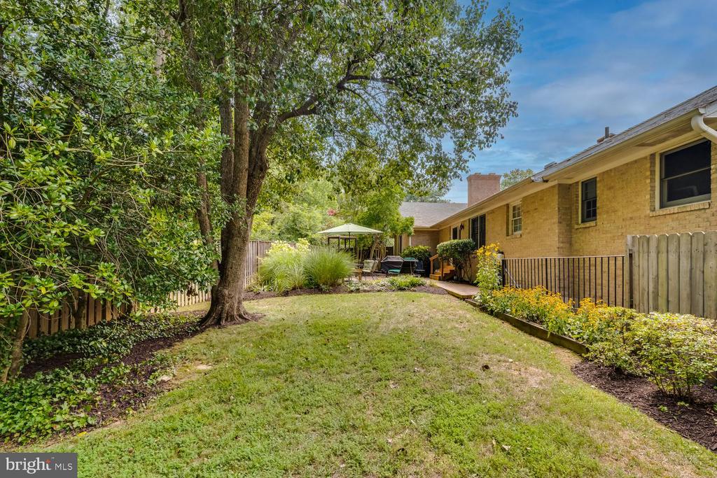 9344 MOUNT VERNON CIRCLE