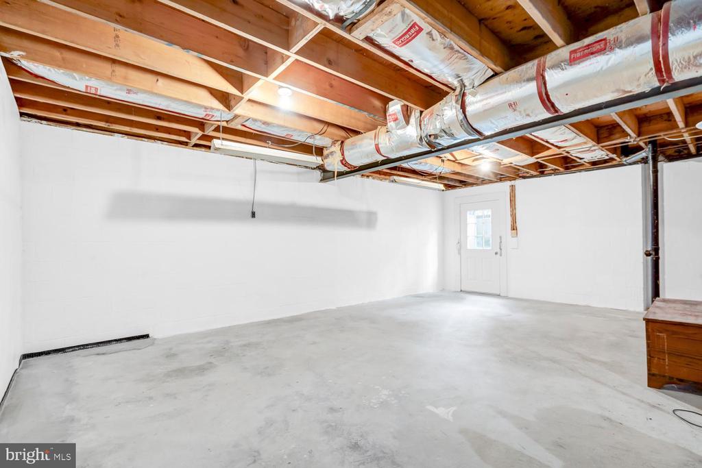 9344 MOUNT VERNON CIRCLE