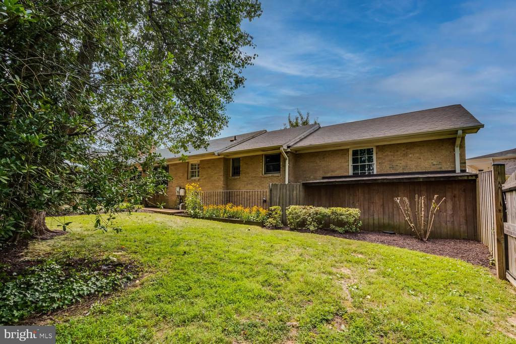 9344 MOUNT VERNON CIRCLE