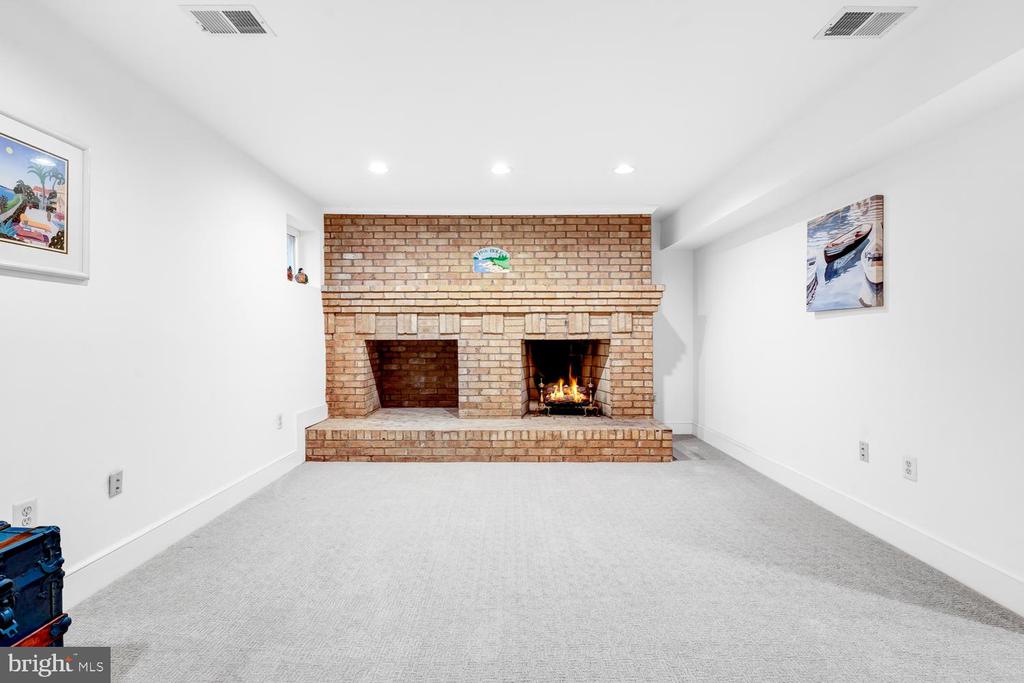 9344 MOUNT VERNON CIRCLE