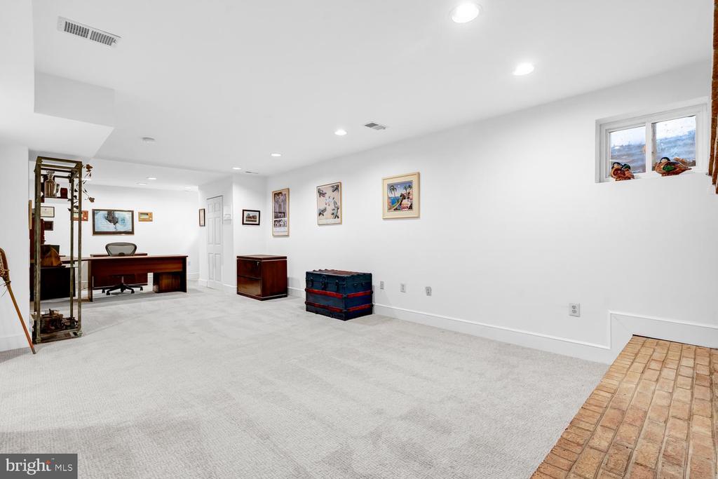 9344 MOUNT VERNON CIRCLE