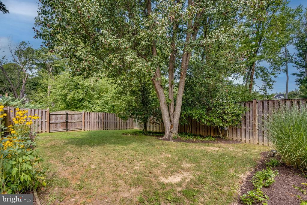 9344 MOUNT VERNON CIRCLE