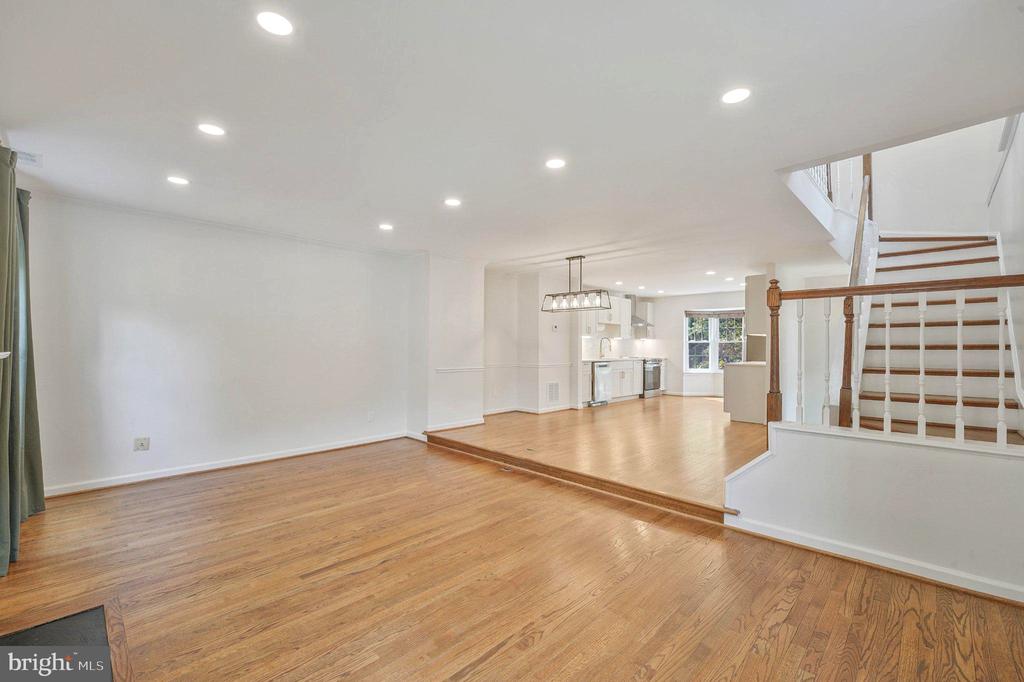 8501 ENOCHS DRIVE