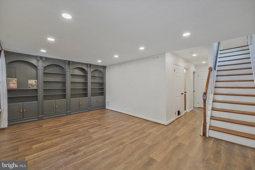 8501 ENOCHS DRIVE