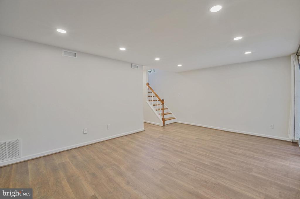 8501 ENOCHS DRIVE