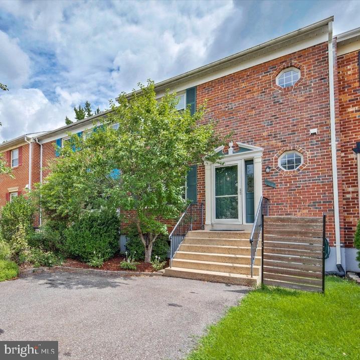 7177 LAKE COVE DRIVE