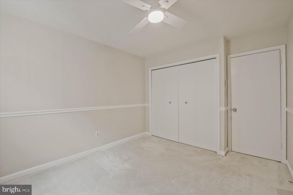 7177 LAKE COVE DRIVE