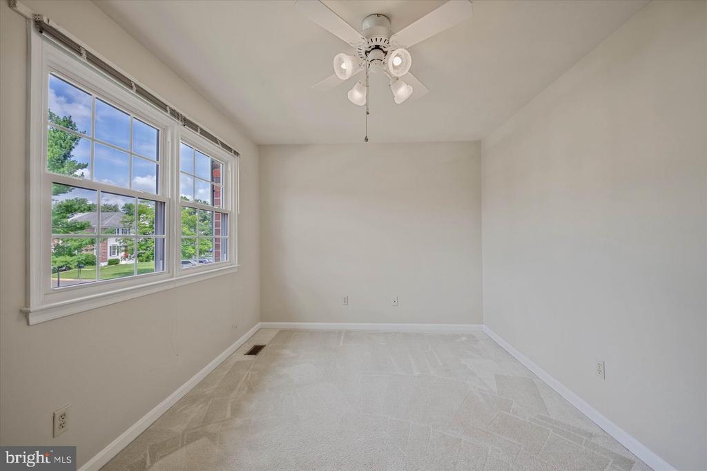 7177 LAKE COVE DRIVE
