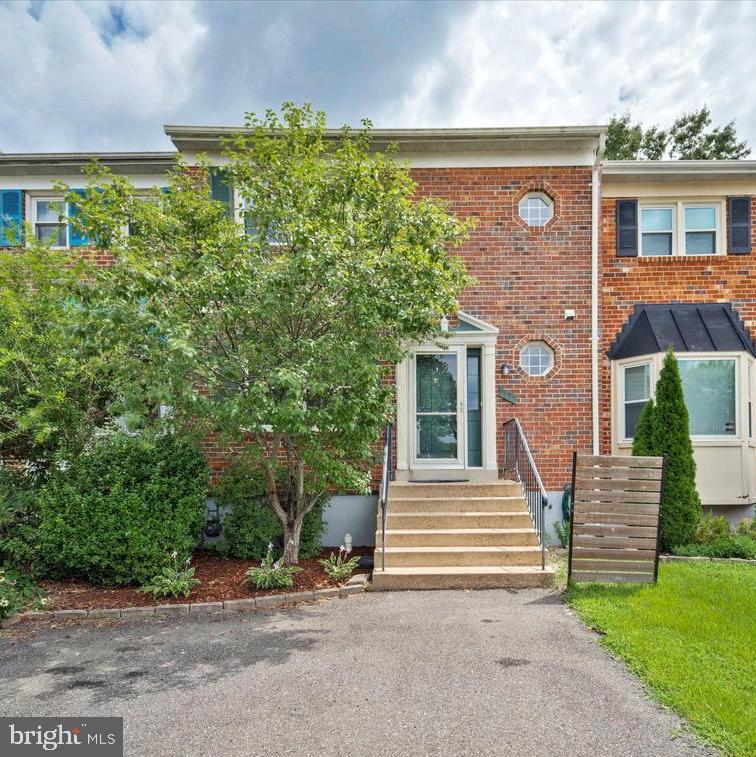 7177 LAKE COVE DRIVE