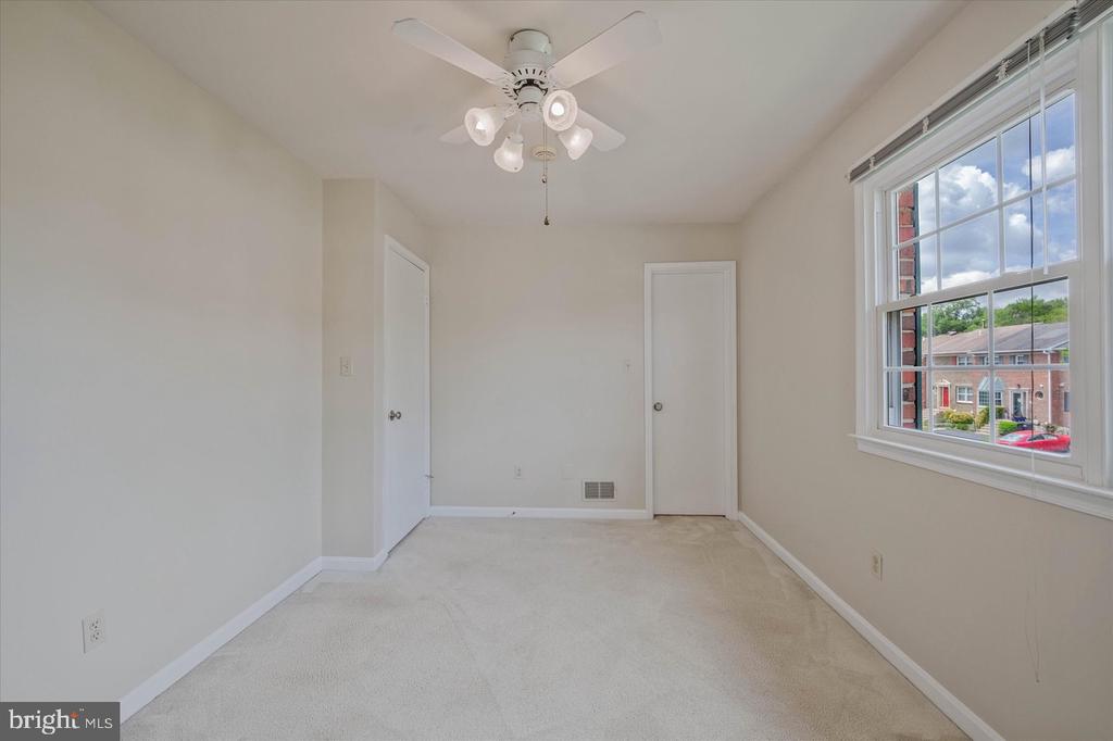 7177 LAKE COVE DRIVE