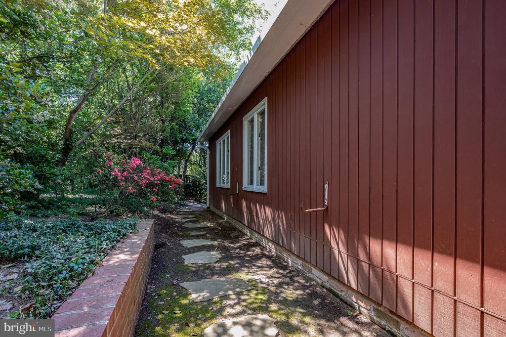 7407 RECARD LANE