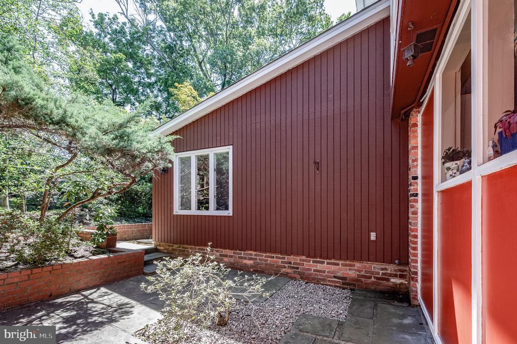 7407 RECARD LANE