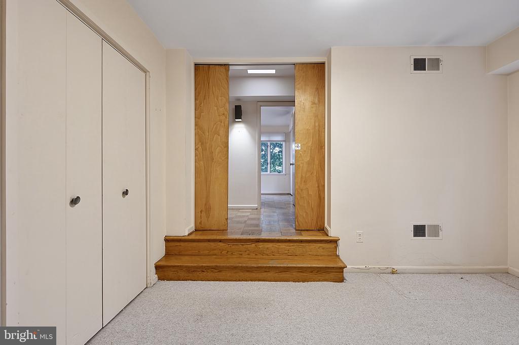 7407 RECARD LANE
