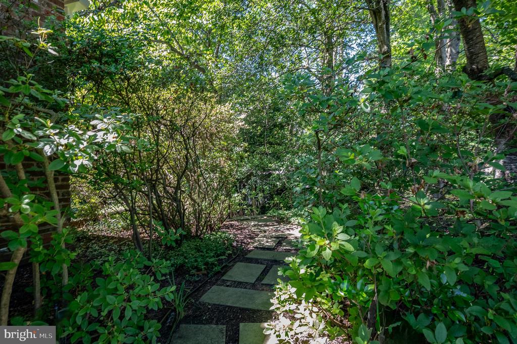 7407 RECARD LANE
