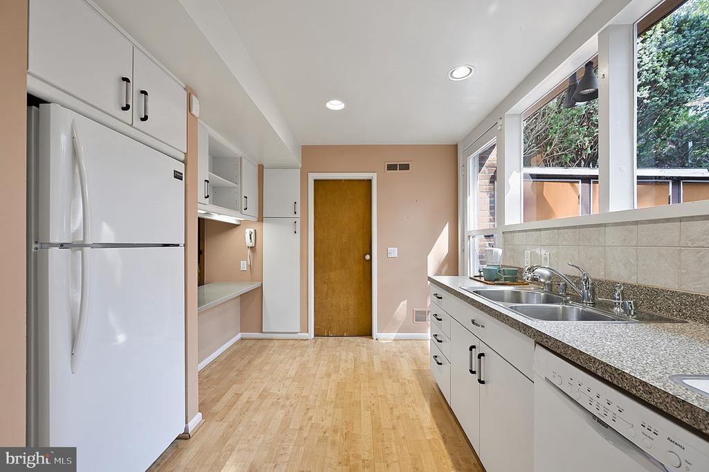 7407 RECARD LANE