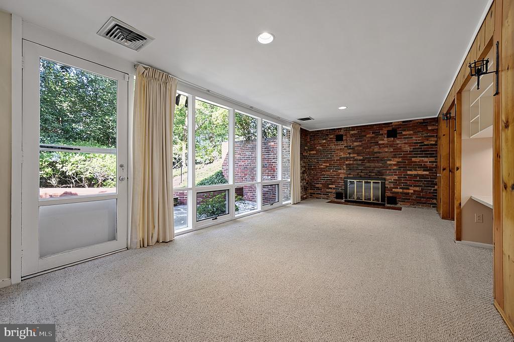 7407 RECARD LANE