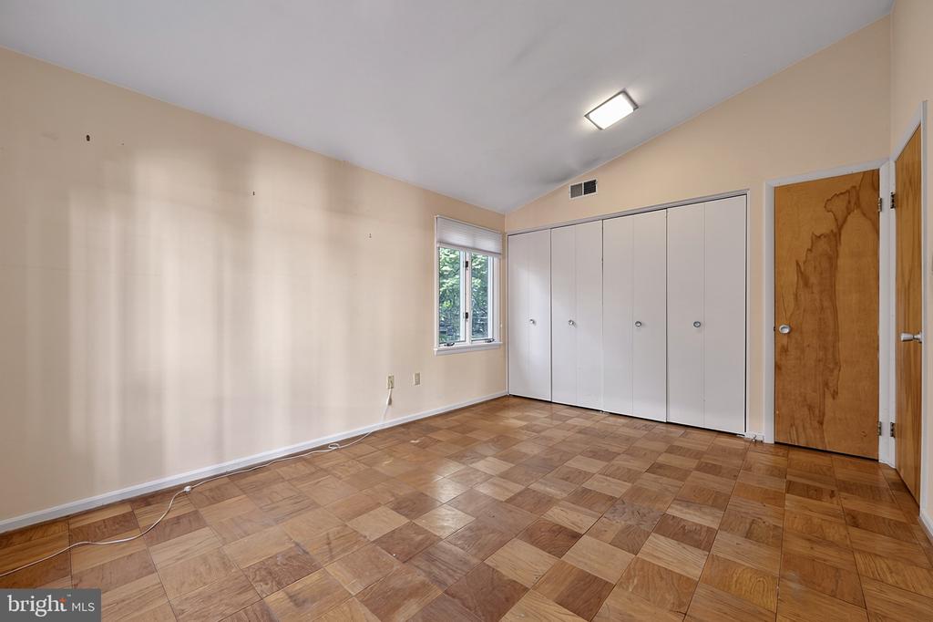 7407 RECARD LANE