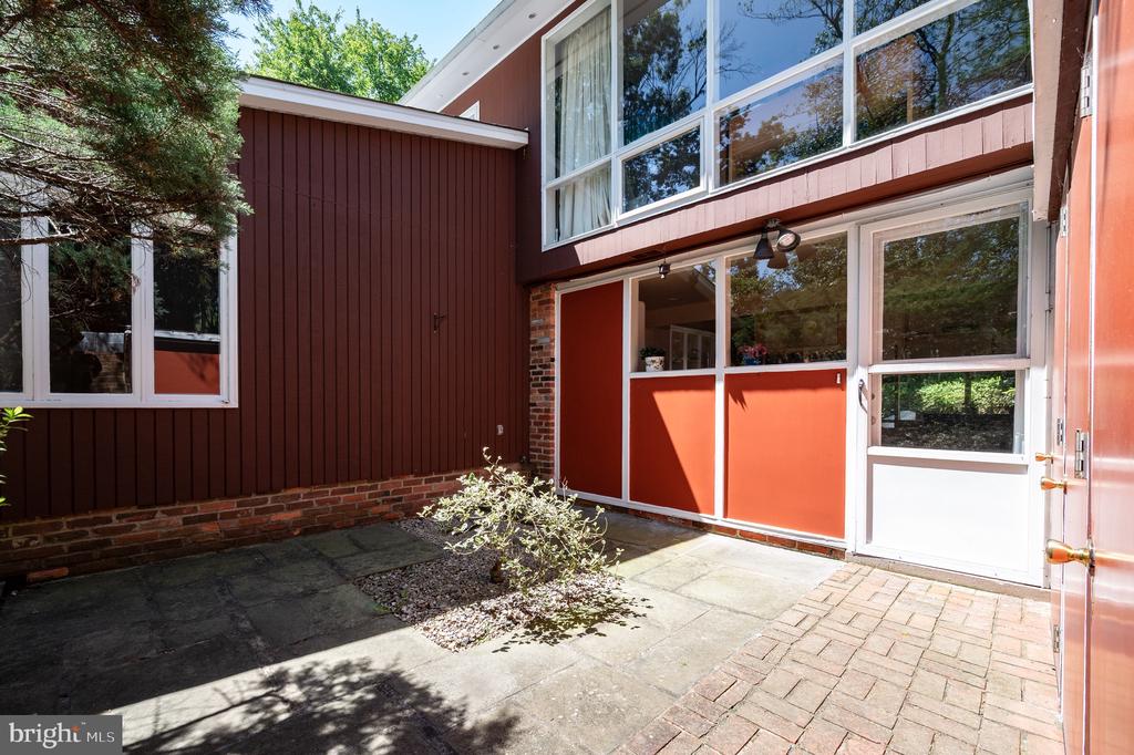 7407 RECARD LANE