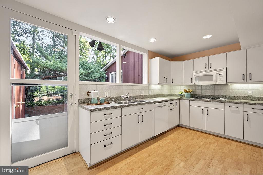 7407 RECARD LANE