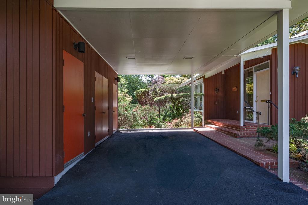 7407 RECARD LANE