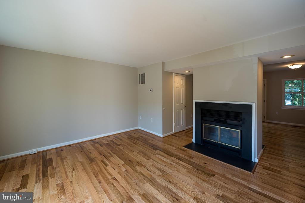 5714 EVERGREEN KNOLL COURT