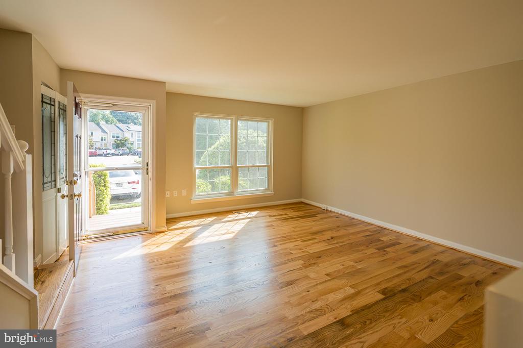 5714 EVERGREEN KNOLL COURT