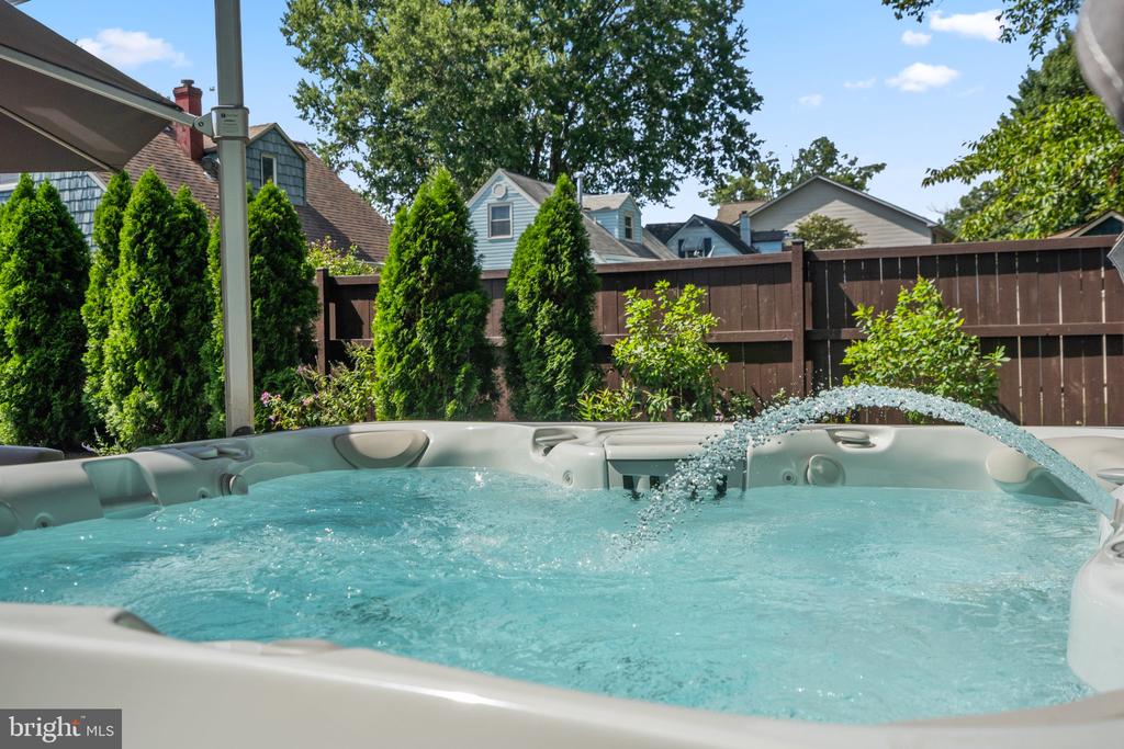 7017 QUANDER ROAD