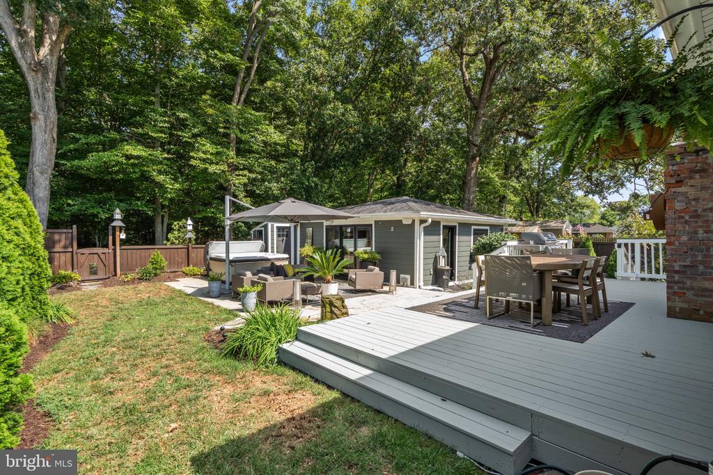 7017 QUANDER ROAD