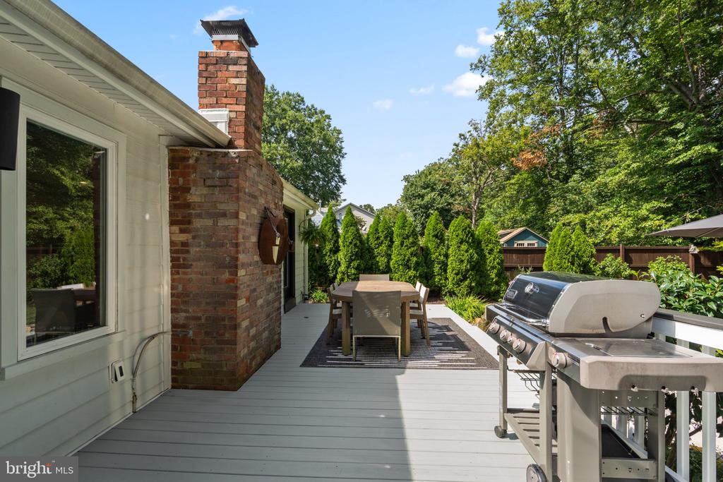 7017 QUANDER ROAD