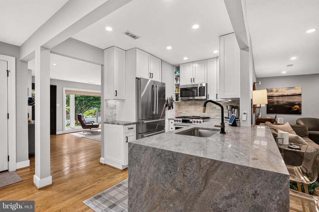 7017 QUANDER ROAD