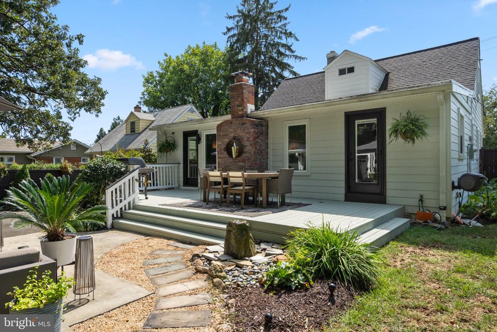 7017 QUANDER ROAD