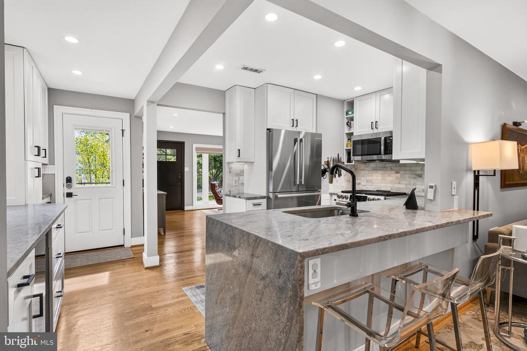 7017 QUANDER ROAD