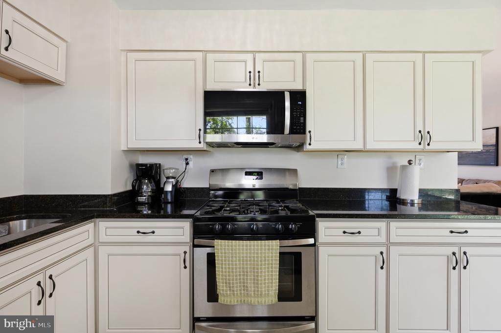 4807 FLOWER LANE