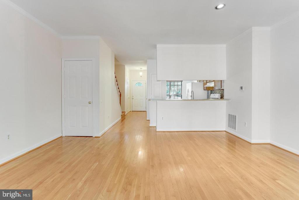 7170 WESTFIELD COURT