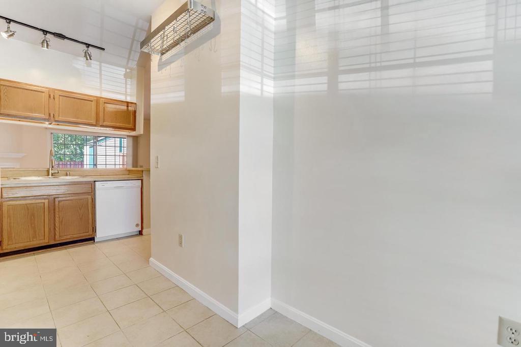 7170 WESTFIELD COURT
