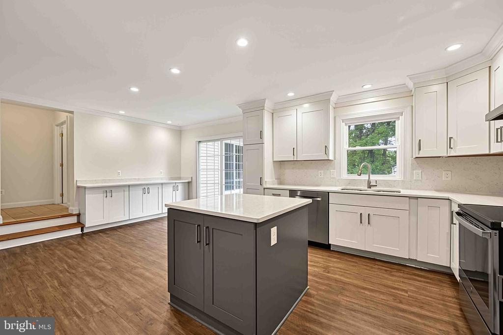 8725 LEA LANE