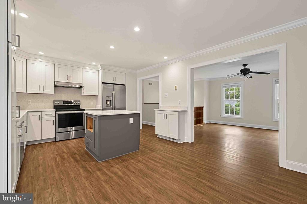 8725 LEA LANE