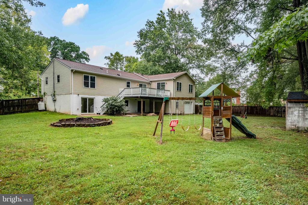 8725 LEA LANE