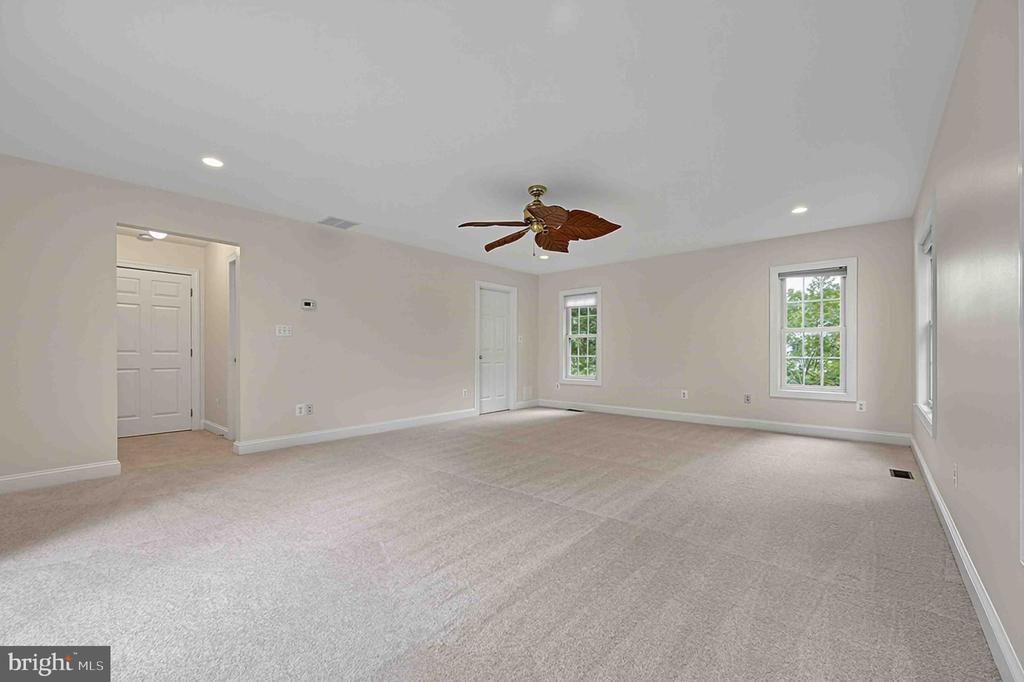 8725 LEA LANE