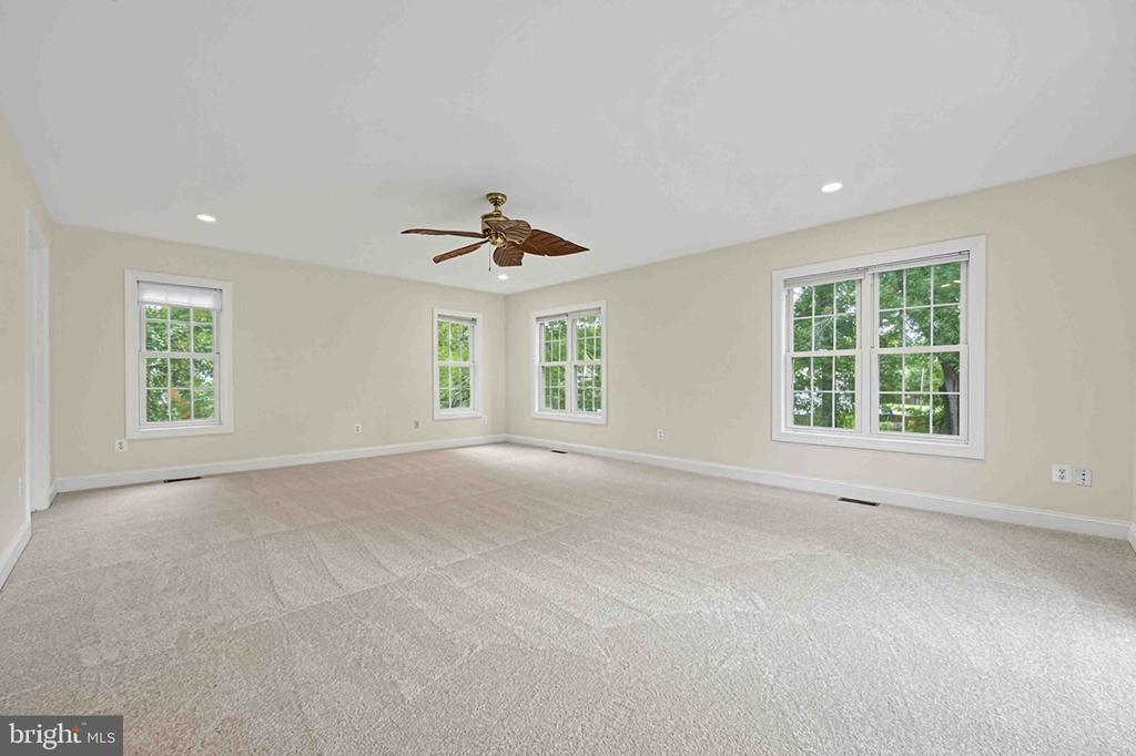 8725 LEA LANE