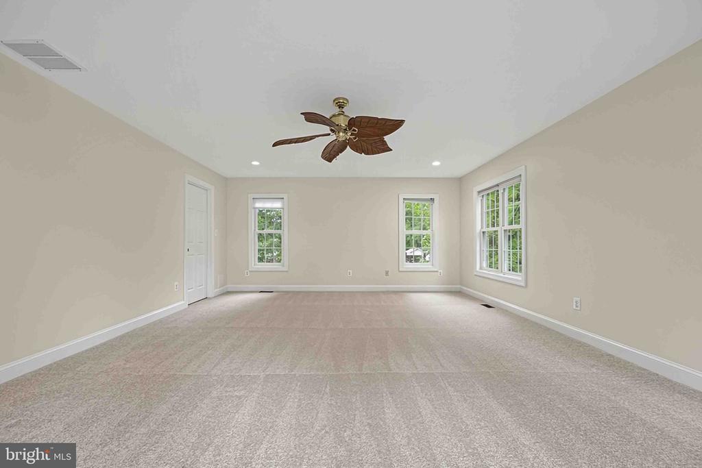 8725 LEA LANE